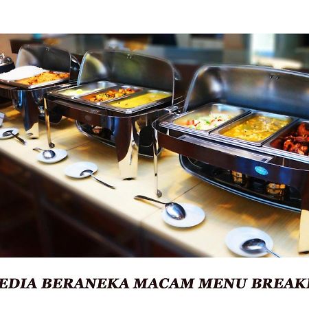 Merpati Hotel Pontianak Luaran gambar