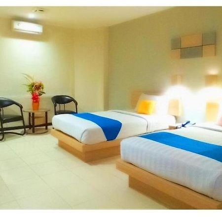 Merpati Hotel Pontianak Luaran gambar