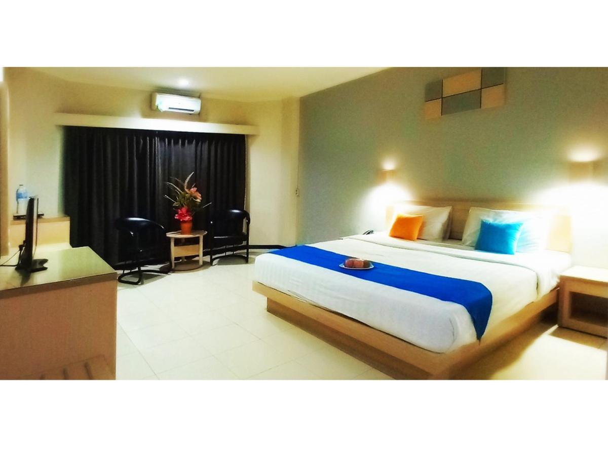 Merpati Hotel Pontianak Luaran gambar