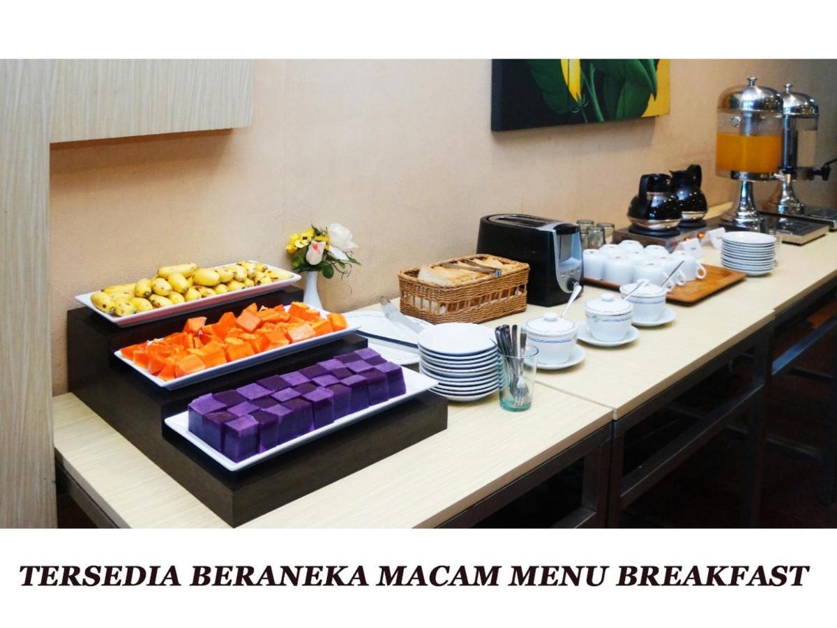 Merpati Hotel Pontianak Luaran gambar