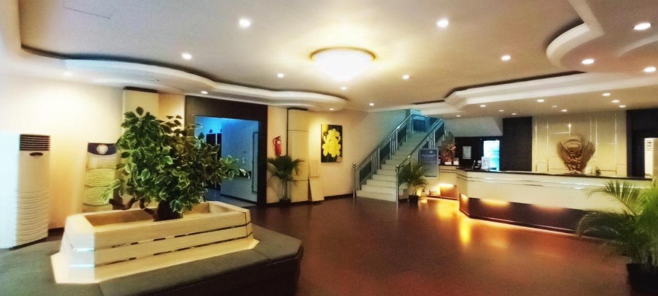 Merpati Hotel Pontianak Luaran gambar