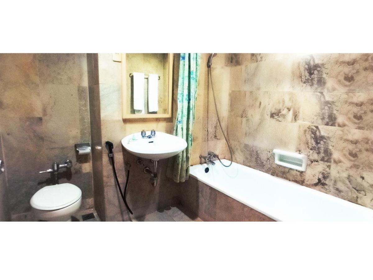 Merpati Hotel Pontianak Luaran gambar