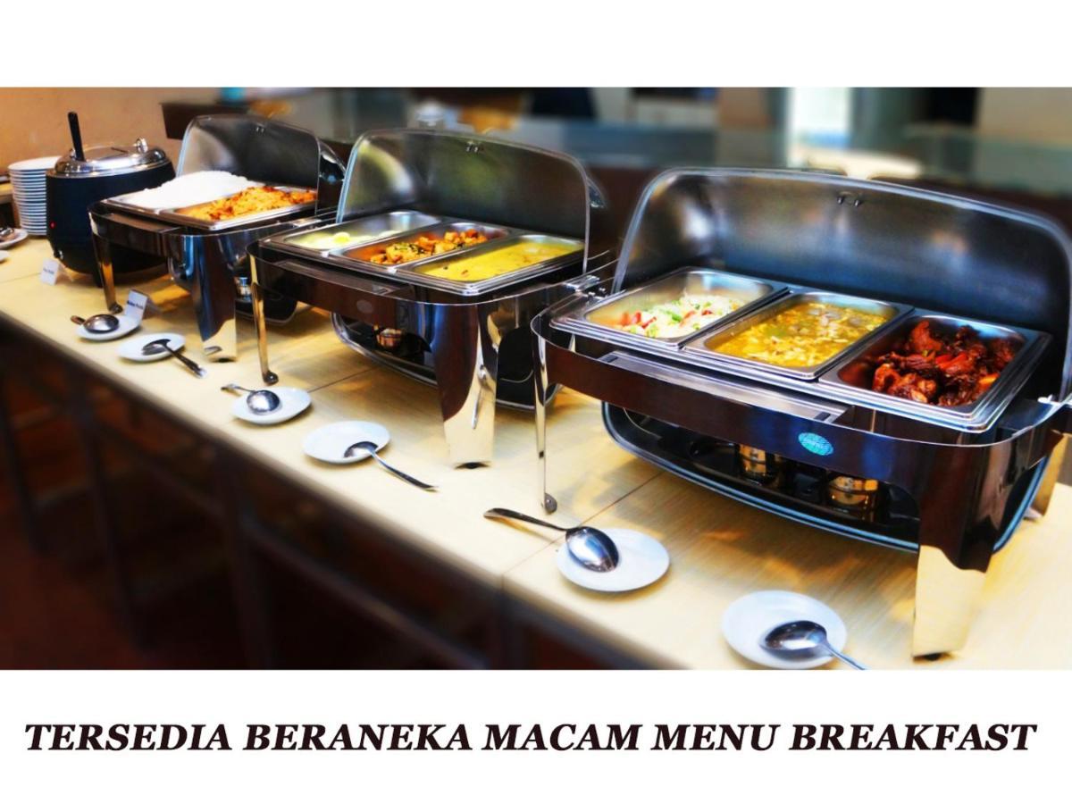Merpati Hotel Pontianak Luaran gambar