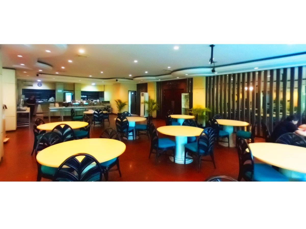Merpati Hotel Pontianak Luaran gambar