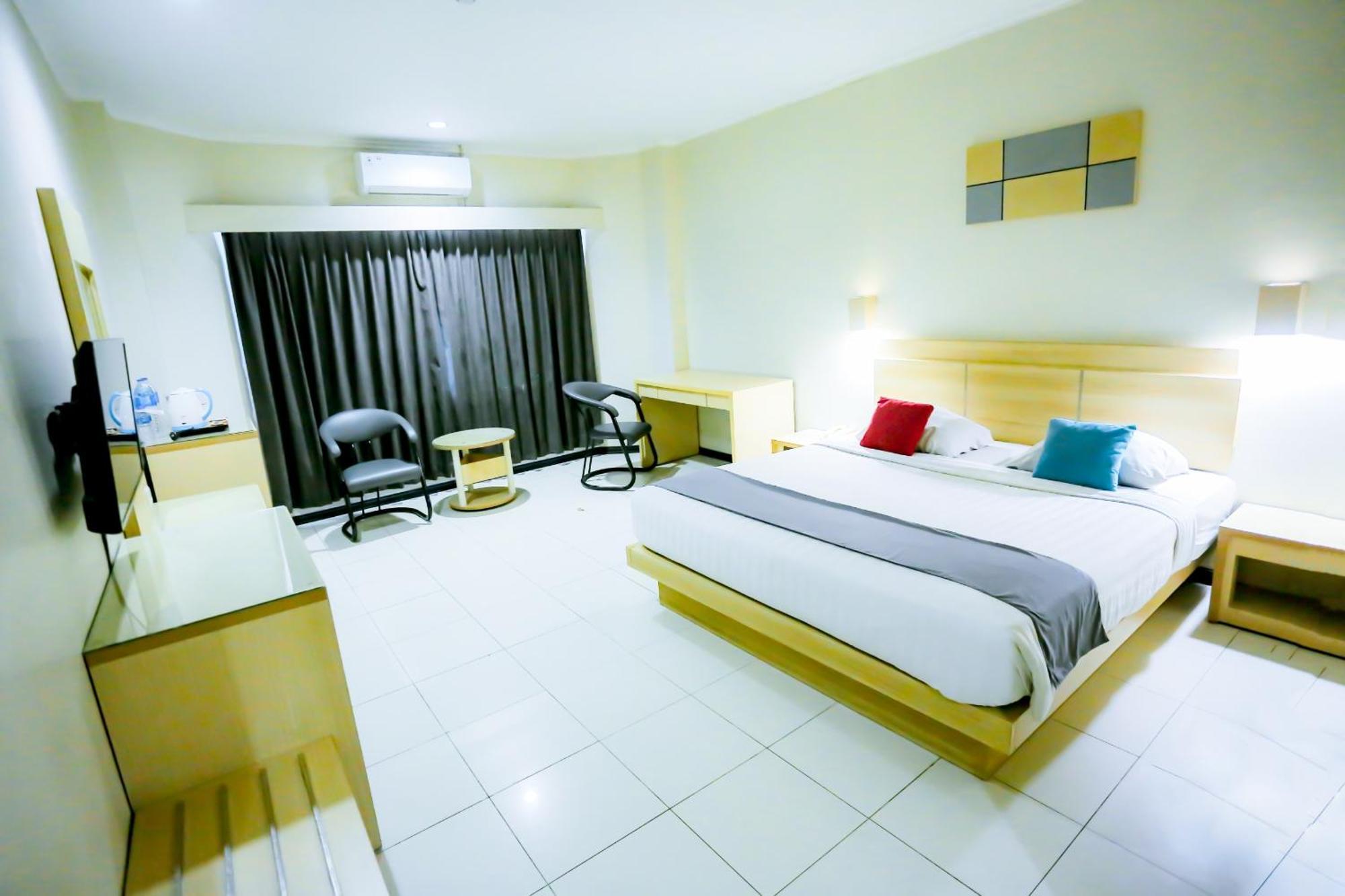 Merpati Hotel Pontianak Luaran gambar
