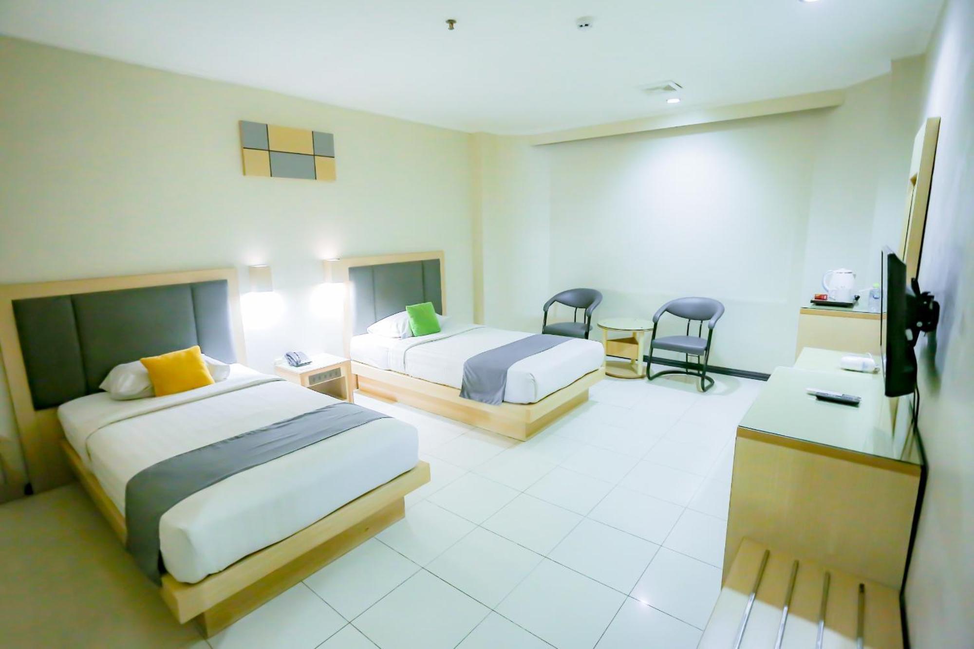 Merpati Hotel Pontianak Luaran gambar