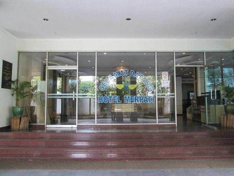 Merpati Hotel Pontianak Luaran gambar