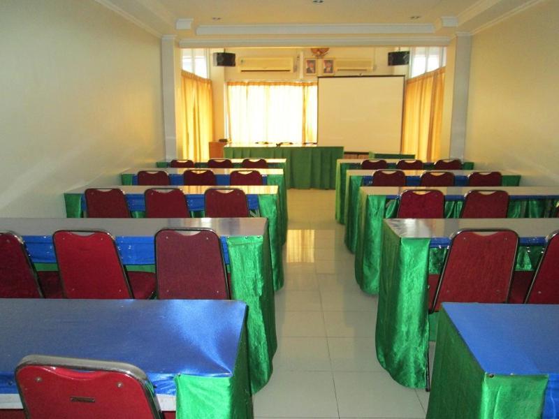 Merpati Hotel Pontianak Luaran gambar