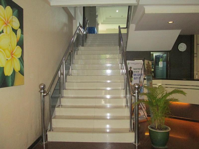 Merpati Hotel Pontianak Luaran gambar