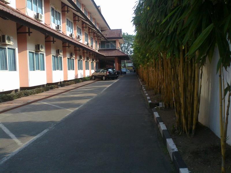 Merpati Hotel Pontianak Luaran gambar